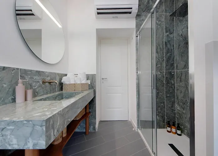 Apartment Trastevere - Luxury & Privacy With 4 Bedrooms And 4 Ensuite Bathrooms *